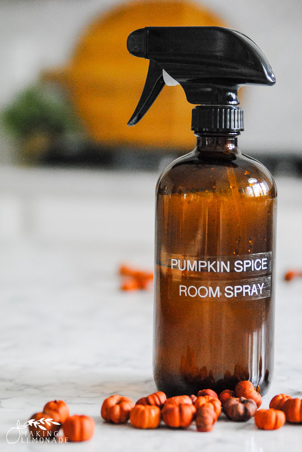 this DIY Pumpkin Spice Room Spray made with essential oils will make your home cozy and ready for fall! #fall #essentialoils #pumpkinspice