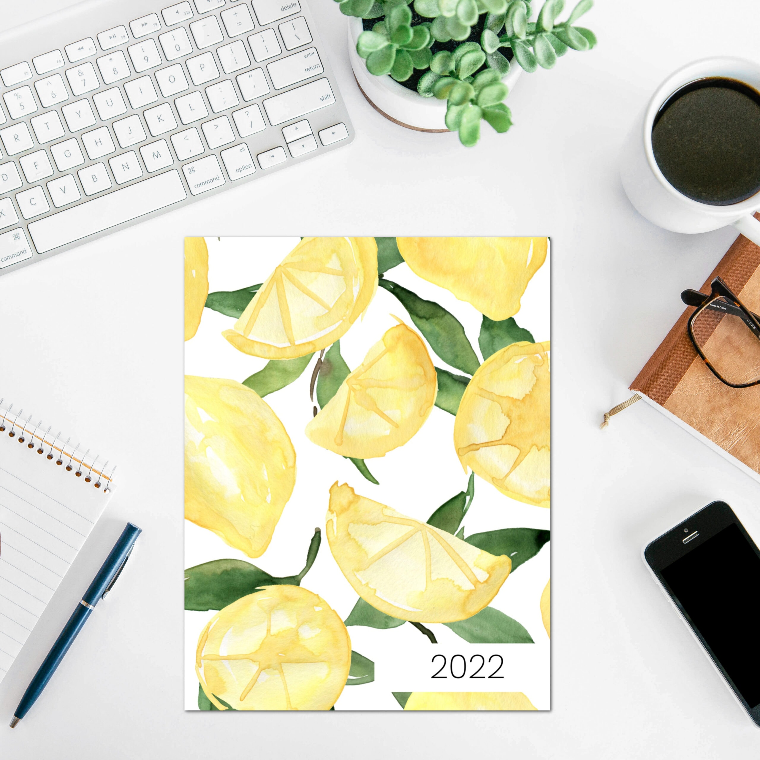 free 2022 planner on desk