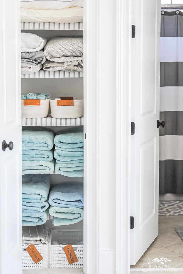organized linen closet - old, worn towels and linens are the perfect things to declutter before the holidays. 