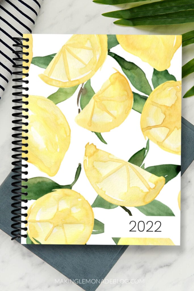 free 2022 planner on desk